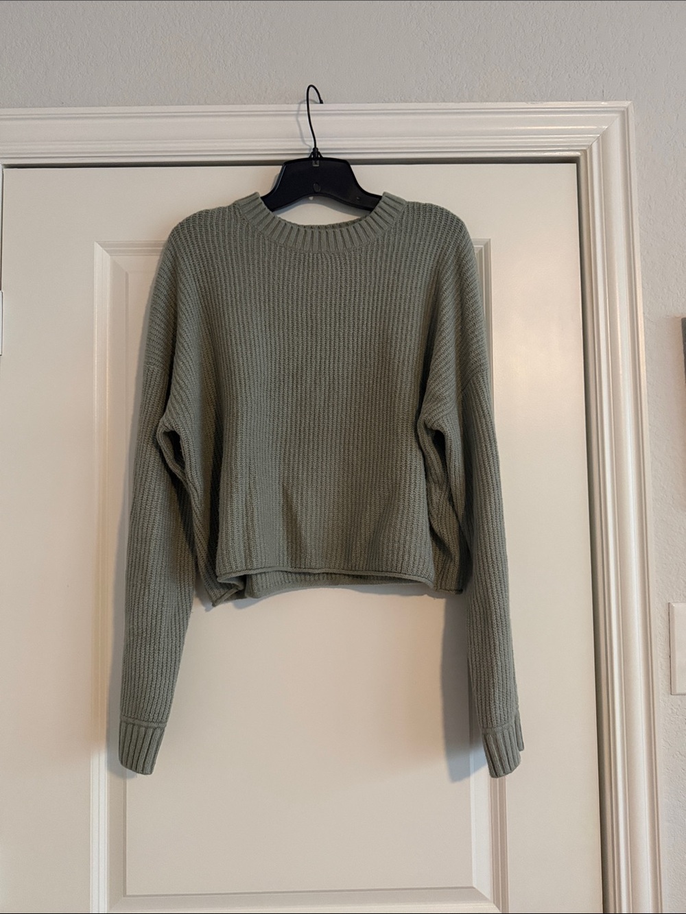 ABOUND OLIVE GREEN RIBBED CREWNECK SWEATER SIZE MEDIUM